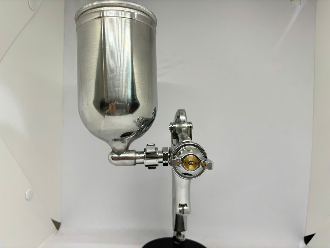 Súng phun sơn Anest Iwata W-77-11G